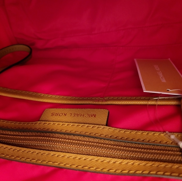 Michael Kors Pink Bag 💖 - Picture 10 of 10